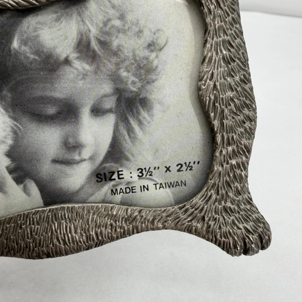 Vintage Cat Picture Frame Silver Pewter Finish Kitten Decor 3.5x2.5 Taiwan NEW